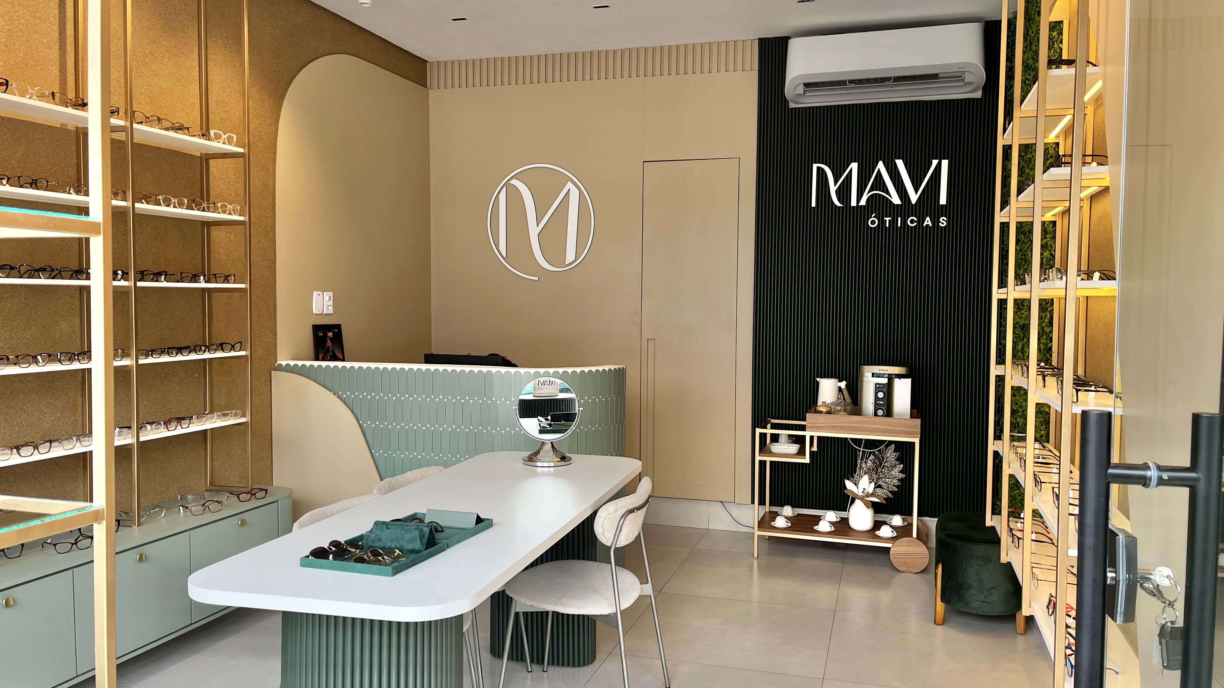 Interior da loja MAVI ÓTICAS
